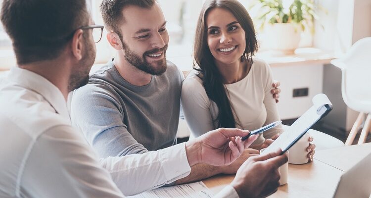 A Thriving Market: Simple Marketing Tips for Real Estate Agents and Brokers Real Estate Agents