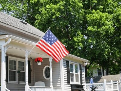 5 Reasons to Change Out Your Home's Flags for Each Holiday Home's Flags